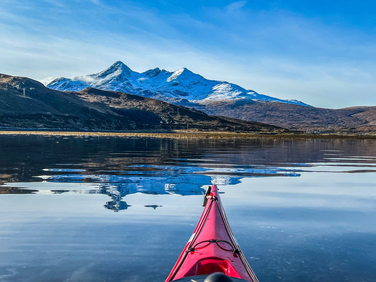 LifeAfloat's tweet image. There were calm conditions today &amp;amp; I took the opportunity to paddle in &amp;amp; out of Loch Sligachan this morning. It was truly lovely. Wonderful too, to gaze up to the jagged Black Cuillin mountains, which didn’t seem so black after their fresh coating of snow. I’m now set for Raasay.