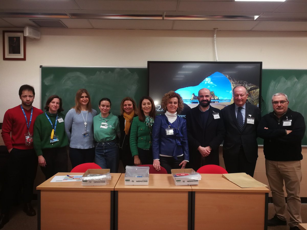 marisol_fenoy's tweet photo. Hoy estrenamos en  @FarmaciaCEU nuestro primero ECOE. Enhorabuena a todos los que han colaborado, profesores, guías, evaluadores y pacientes simulados y como no a nuestros estudiantes. Gracias a todos😘😘😘. https://t.co/ttxf51ACY9