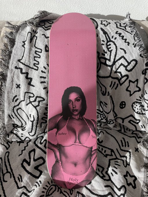violetta_rose9's tweet photo. J’ai reçu mon cadeaux personnalisé de la part d’un client habituel 😊🥰 , sui très contente du coup je fais des vidéos sexy personnalisées à votre demande aujourd’hui dans album nudes ☺️.
Rt et follow bisous https://t.co/ii8C8VxYux