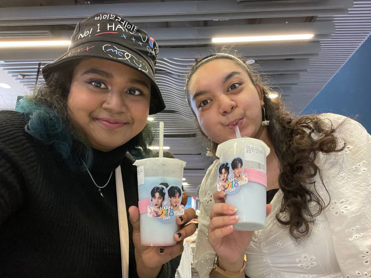 cheolswifey's tweet photo. thank you so much @hey218bros for organising this event! the cupsleeve was absolutely adorable &amp; i had a great time with my friends (&amp; cherry coups hehe) 🥹 till next time 🫶🏻❤️💙

#hey218bros #218day_DK_Vernon https://t.co/cguDHE0xo5