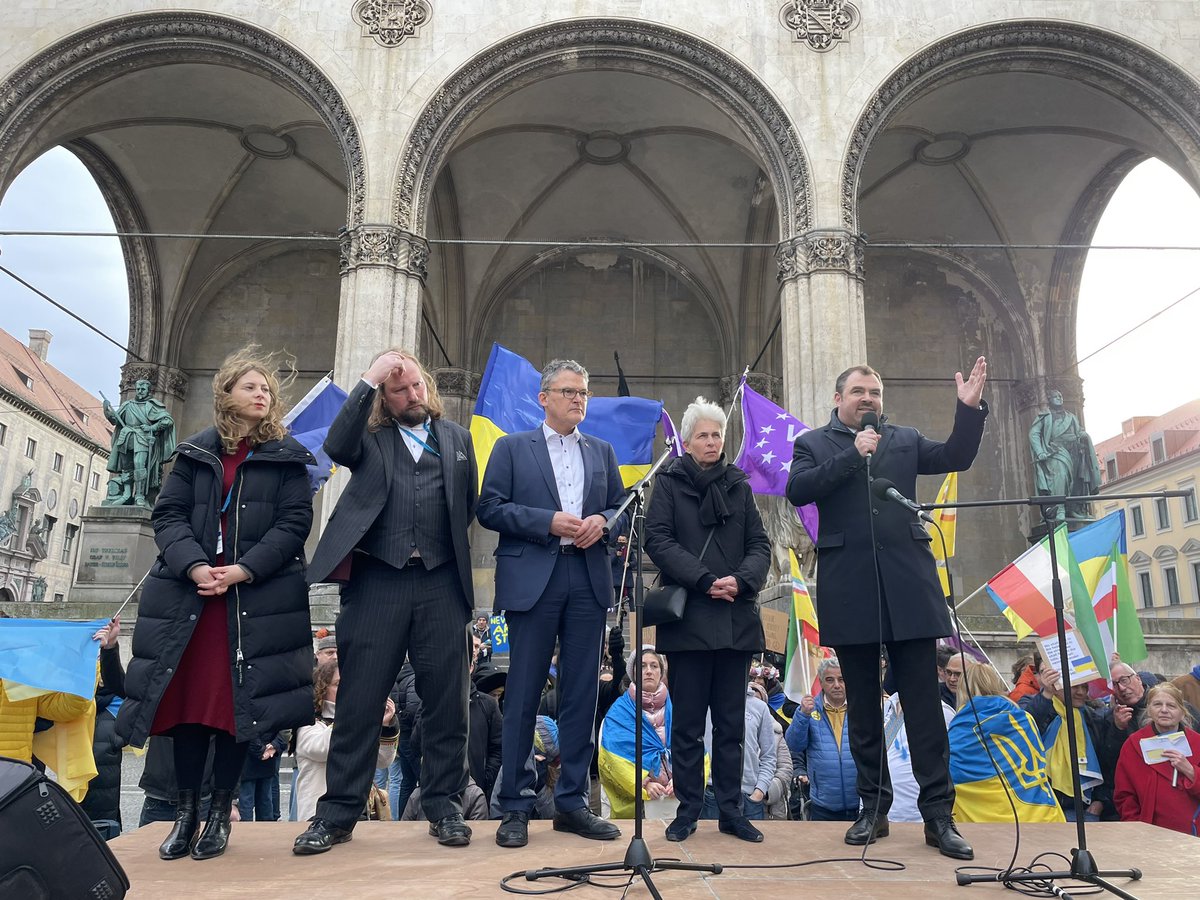 CarloMasala1's tweet photo. Solidarität 🇺🇦 @hahnflo @MAStrackZi @ToniHofreiter @jamila_anna @RKiesewetter #MSC2023 https://t.co/eLUH60aVoR