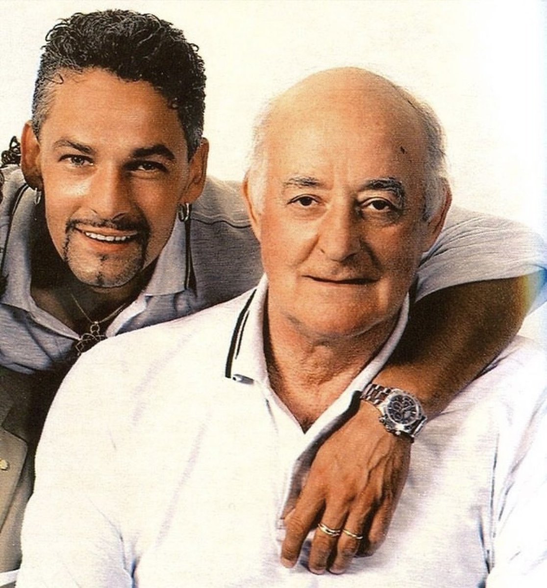 Tanti auguri a una persona per me molto importante! Tanti auguri Roberto Baggio, persona fantastica, uomo per bene, professionista esemplare! Come un figlio.