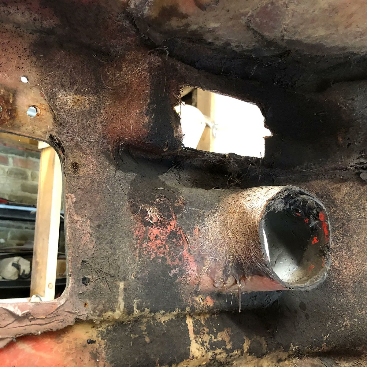 70sResto's tweet image. Upon further dismantling, it looks like the 1981 #Midas MkII has suffered damage to the frontal section at some point in its history. #classiccars #carspotting #carshow #classiccarsdaily #vintagecar #oldcar #retrocar