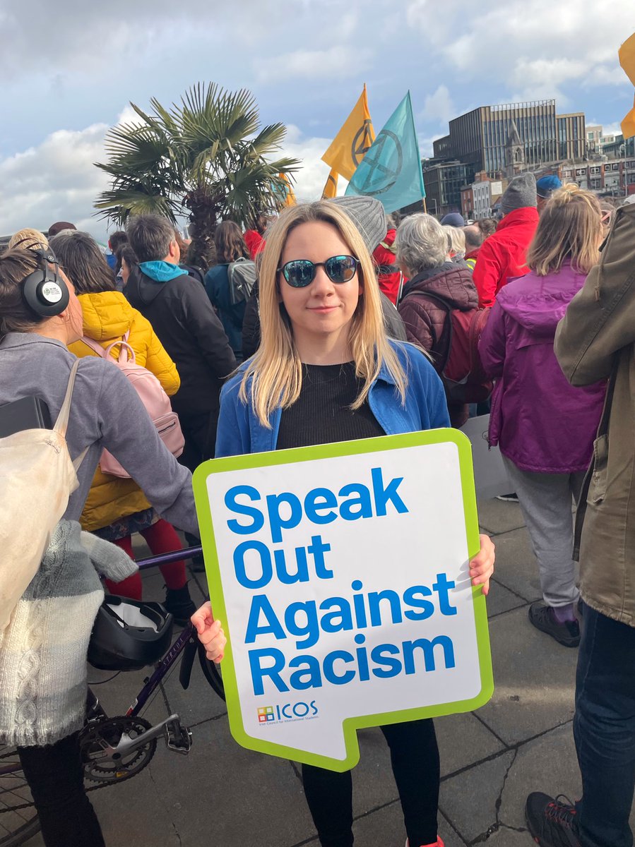 LauraHarmon01's tweet photo. Massive turn-out to show this is an #IrelandForAll #RefugeesWelcome https://t.co/AaoHwcUDs2