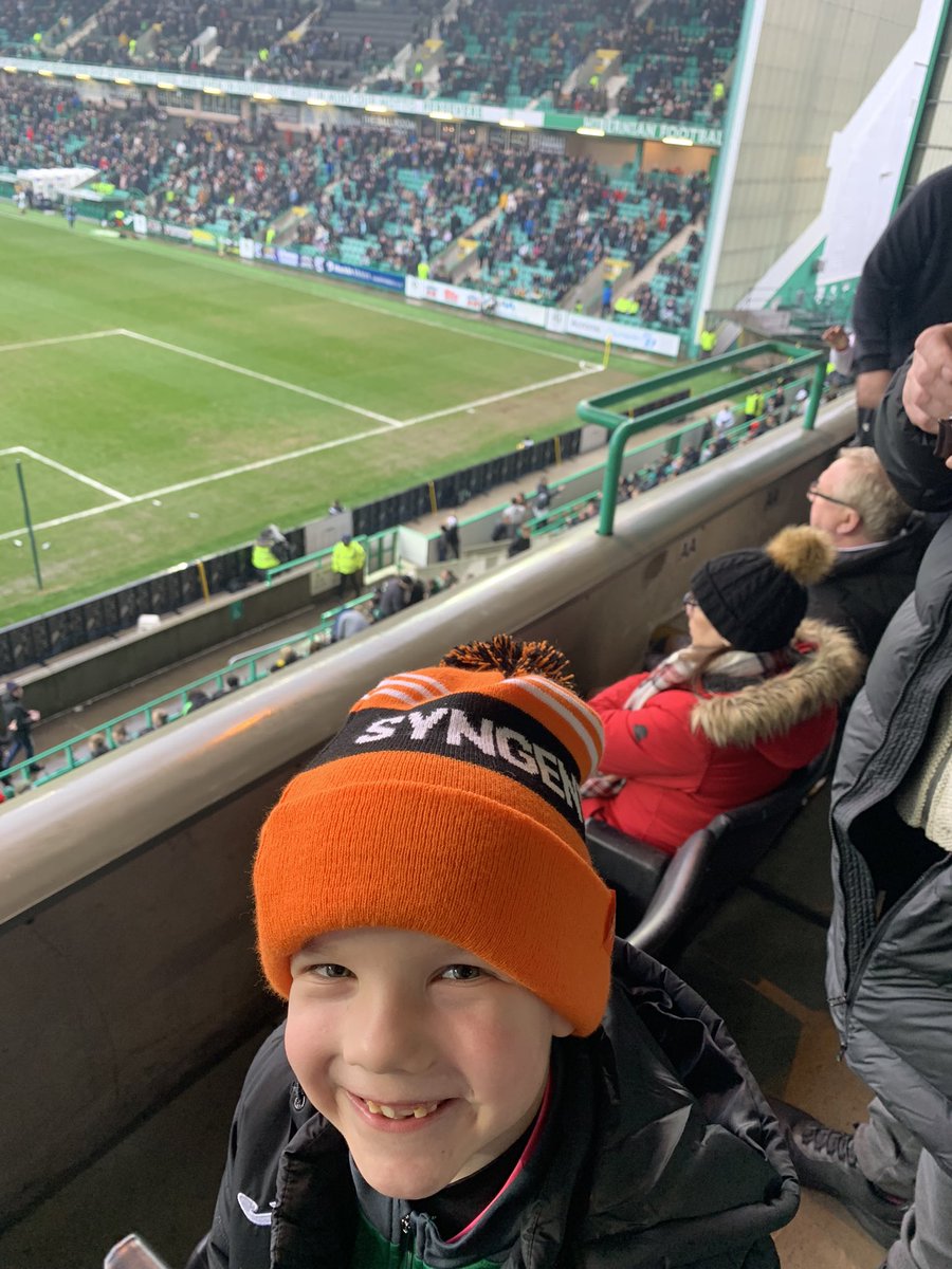 budgiemcb's tweet photo. Representing at ER. 🧡 💚
#monthedyes #monthehibees https://t.co/pK1fC2HfbQ