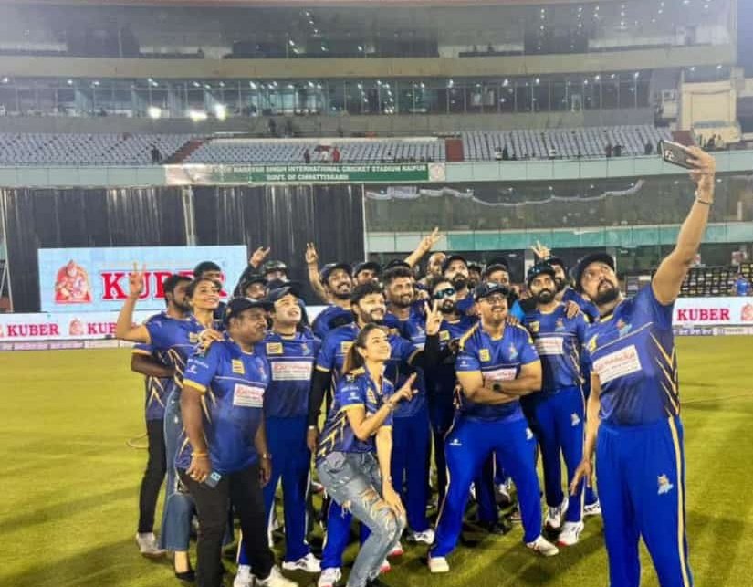 First win for Namma Bulldozers ✌️❤️🥳
#CCL2023 #CCL
#KarnatakaBulldozers
#VikrantRоna #KicchaSudeep 
#Kiccha46 #BleedForKichcha  @KicchaSudeep 👑