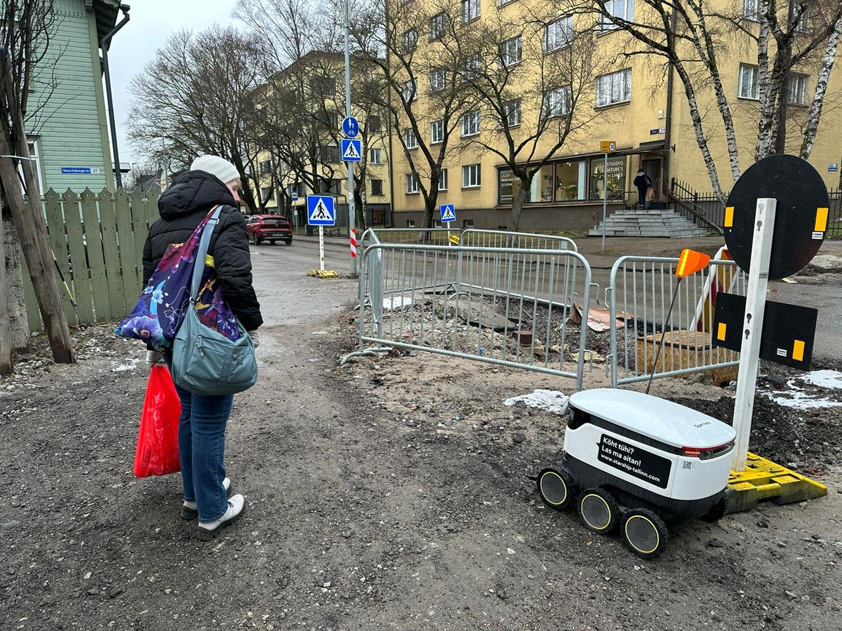 participatory's tweet photo. Delivering private services under adverse public services conditions #techparadox https://t.co/klf7USfHCf
