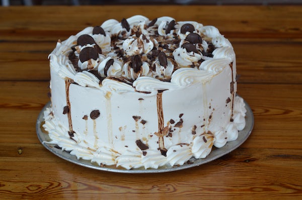 AcropolisGrill's tweet photo. Heath Bar + Cake = Heaven. 😋 https://t.co/0cJe3jvmJz