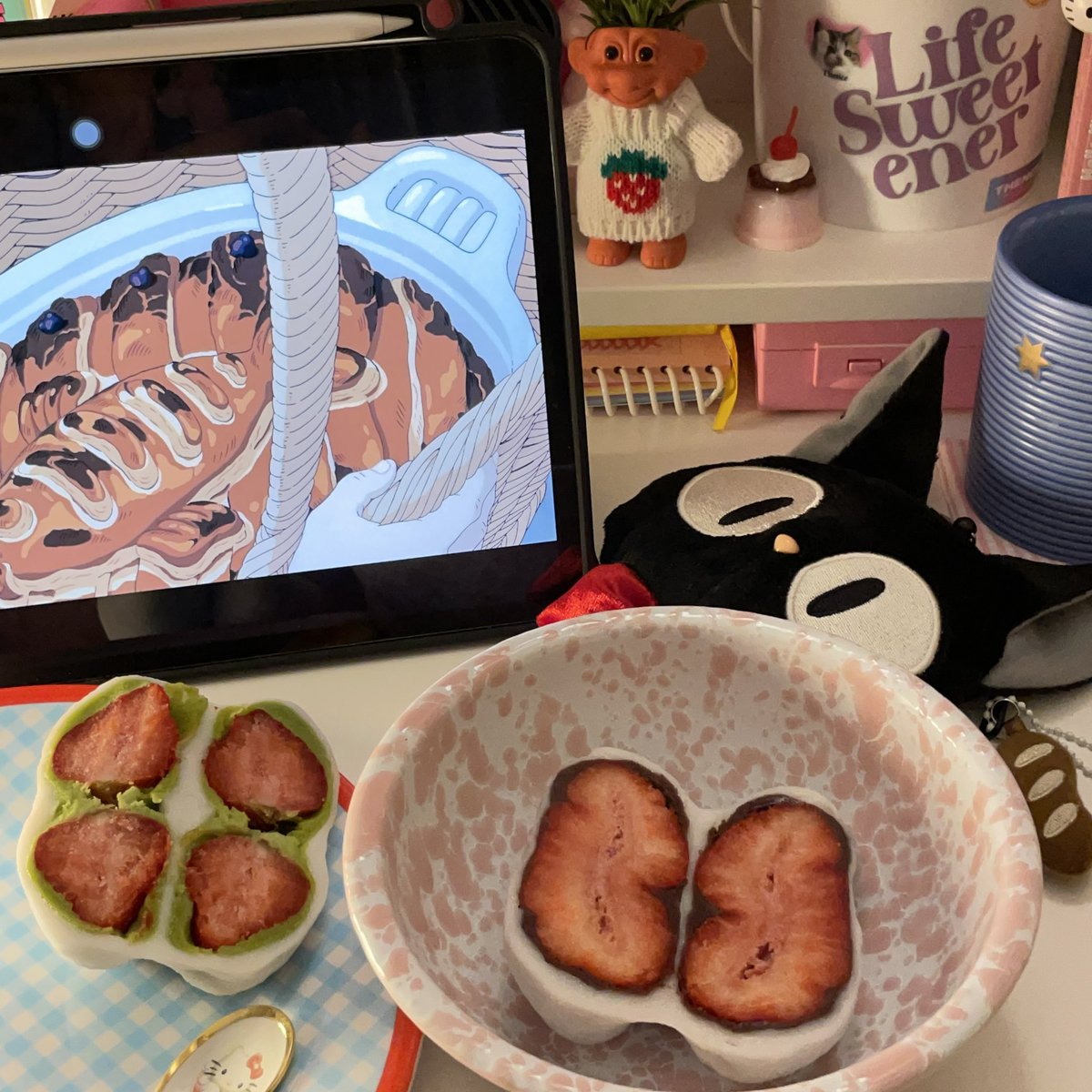 kiki's delivery service🐈‍⬛🥐🧹🍓🧚🏻‍♀️