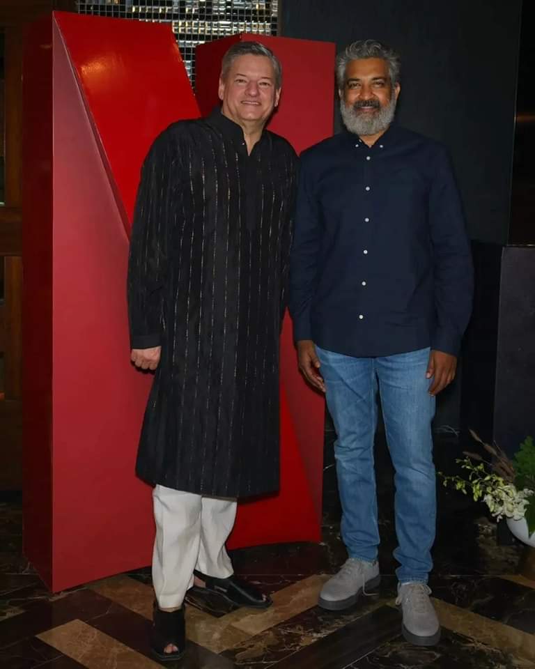CEO #TedSarandos  of Netflix met with @ssrajamouli 🤩🎦🎞️ #RRRMovie #Netflix #bahubali #Telugu101 
#NetflixIndia  #SSRajamouli #Rajamouli #OTT #RRRGoesGlobal #Netflixcanada #TeluguCinema