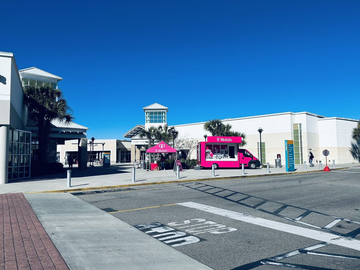 Beautiful Saturday to get people signed up on T Mobile ☀️                           #tmobile #tangeroutlets #MyrtleBeach