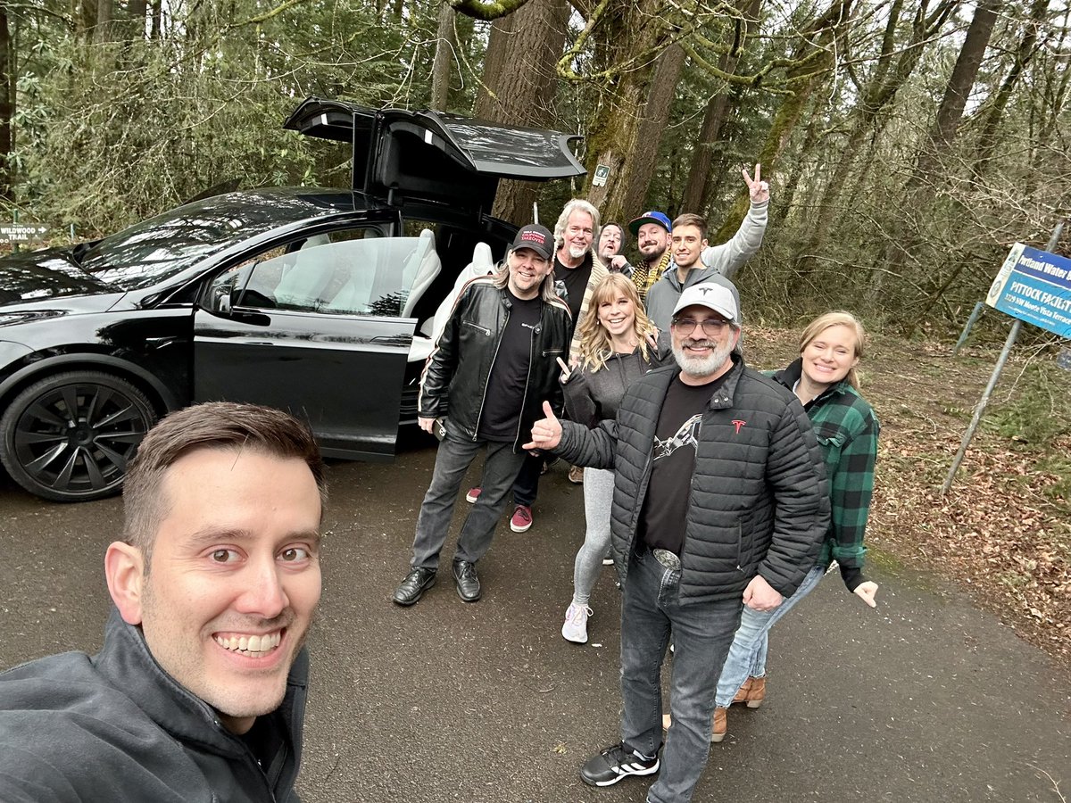 TeslaRyanRogue's tweet photo. @bevedoni Solo shot βBettyβ.. but personal fav photo is with Tesla friends! #teslanw is the bestβ€οΈ #teslasafe #darkside https://t.co/ceo3vq0oV4