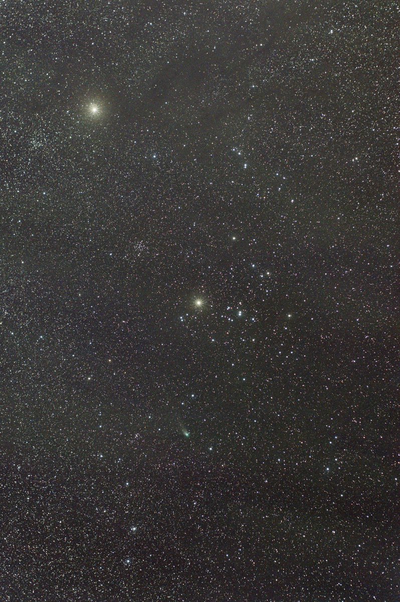 gammano's tweet photo. 今日(2023/02/18)のZTF彗星。
Nikkor 50mm F1.4とHEUIBフィルターで撮影した分。
中央の下から1/4ぐらいにあるのが彗星。
中央がアルデバラン。
昨日より少し下に移動。
レンズフード無しにしたら、こちらもケラレが無くなった😊
2min x 24frames
48min
f/2.8
#ASI071MCPro #HEUIB #50mm https://t.co/x1cTuLl4BK