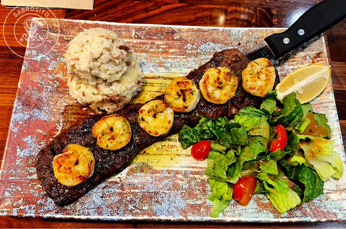 sabrosito_pr's tweet photo. 🍽️: Churrasco con camarones, ensalada y papas majadas de acompañante. #💯Sabrosito
#sabrositopr #foodphoto #food #foodporn #foodlover #foodphotograpy #puertoricanlovefood #delicious #foodblogger #instafood #yummy #iliketotakepicturesofmyfood #foodie #foodlust #foodgod #lovefood https://t.co/4HmS7b6pNJ