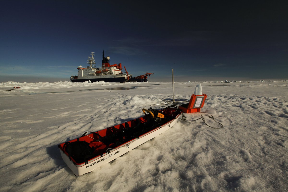 I'm hiring a PhD student as part of my @DFF_raad project on marine primary production in the Arctic. Position based @nordcee @NATsdu w/ close collab w/ @MicroSensing @UMI_TAKUVIK and @ARC_AU. Please help spread the word! sdu.dk/da/service/led…