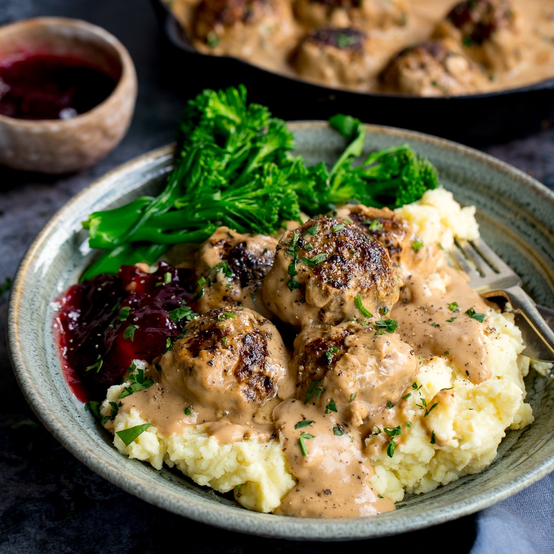 KitchenSanc2ary's tweet photo. Swedish Meatballs - Juicy flavour-packed meatballs in that classic rich and creamy Swedish meatball sauce. 😋
https://t.co/OxAsMNRJrG
#Swedishmeatballs #copycatrecipe #comfortfood https://t.co/I7oNw63FME
