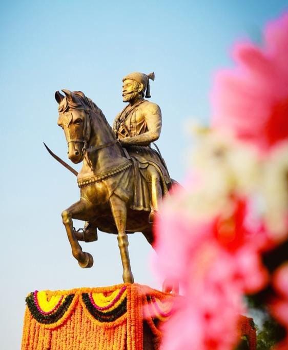 Paying our humble tribute to one of the greatest son of Maa Bharati, the embodiment of courage, compassion and good governance, Chhatrapati Shivaji Maharaj, on his Jayanti today.

#MyGovMorningMusings