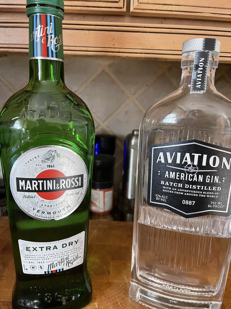 lacey777's tweet photo. @VancityReynolds @AviationGin I wish this gin would come with a life size cut out of Ryan Reynolds… that would be even more amazing!!!! https://t.co/3hImuCoB5q
