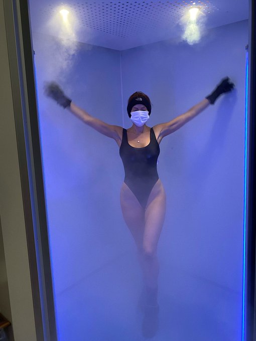 Just me in a -95 freezer! 🥶 #cryotherapy #coldtherapy #coldexposure #grantleyhall https://t.co/nELxm<a href="/tag/cryotherapy"class="tags">#cryotherapy</a><a href="/tag/coldtherapy"class="tags">#coldtherapy</a><a href="/tag/coldexposure"class="tags"><span>#coldexposure</span></a><a href="/tag/grantleyhall"class="tags"><span>#grantleyhall</span></a>