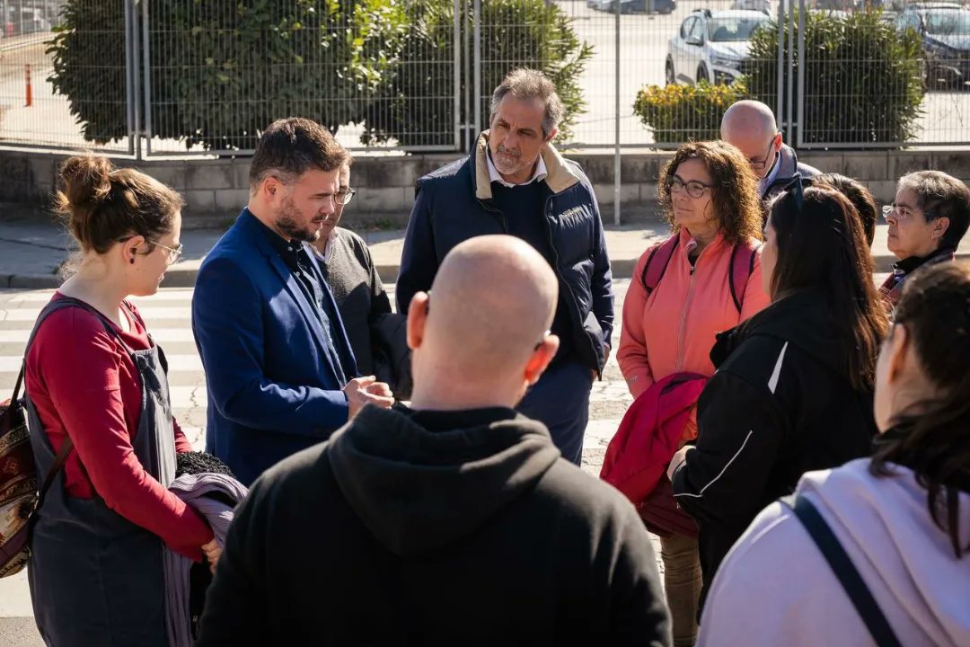 ERC_Martorelles's tweet photo. 📢 Aquest migdia ens ha visitat a #Martorelles el nostre company i diputat d'@Esquerra_ERC @gabrielrufian per donar suport a la plantilla d’#AmazonBCN2 i reiterar el seu compromís de traslladar les seves reivindicacions al @Congreso_Es .

📸 @gerardmagrinya

#ERCMartorelles https://t.co/QfYIJmxEUG