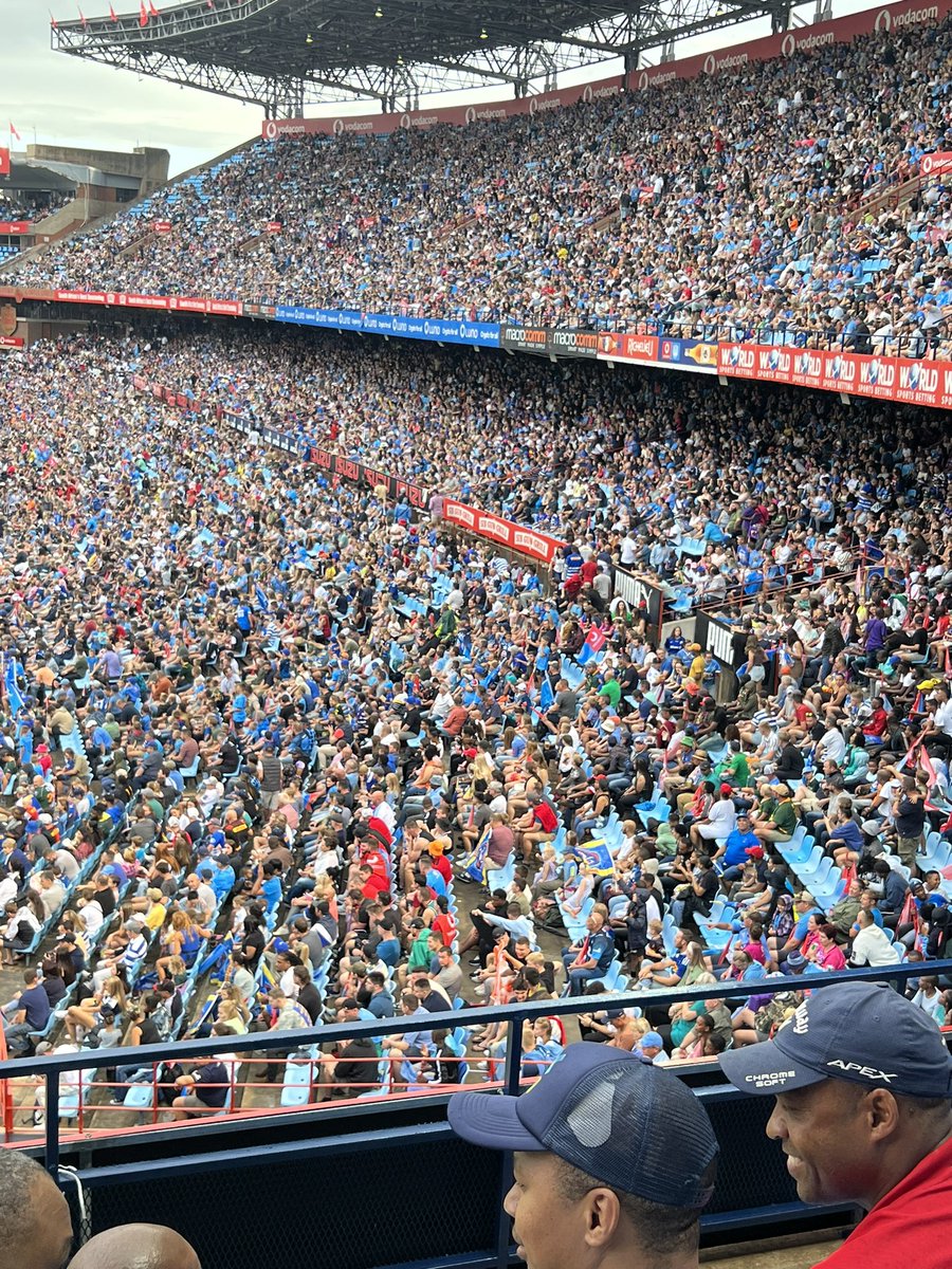 TheoDJager's tweet photo. Wanneer laas het Loftus so gepak gesit? https://t.co/EspCbFcdbn