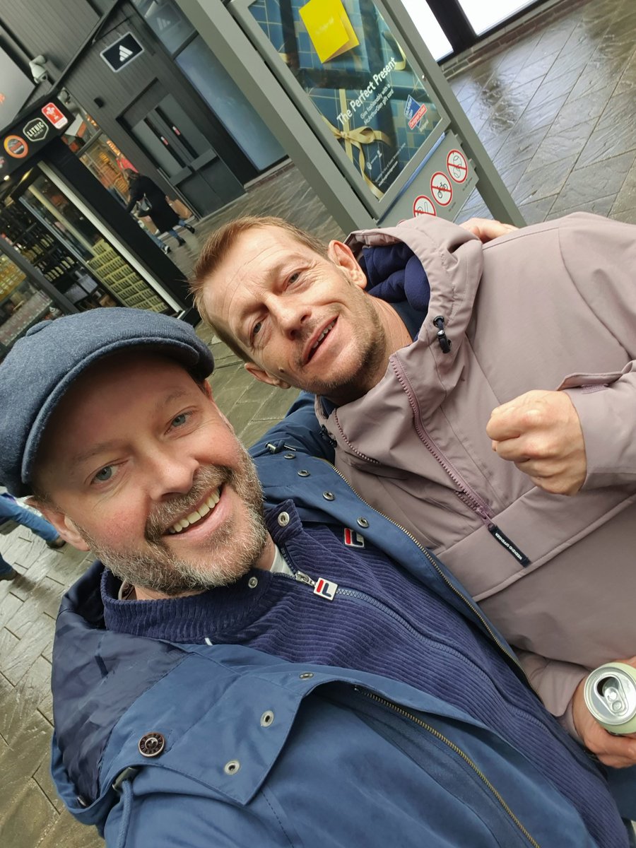 sw37ans's tweet image. Nice hour at the #weekendoffender Bridgend store re-opening. Nice to meet you @leogregs &amp;amp; @Katieeowen_  #greenstreet #awaydays #clobber #bovver @36Johns ⚽️🏴󠁧󠁢󠁷󠁬󠁳󠁿🍻