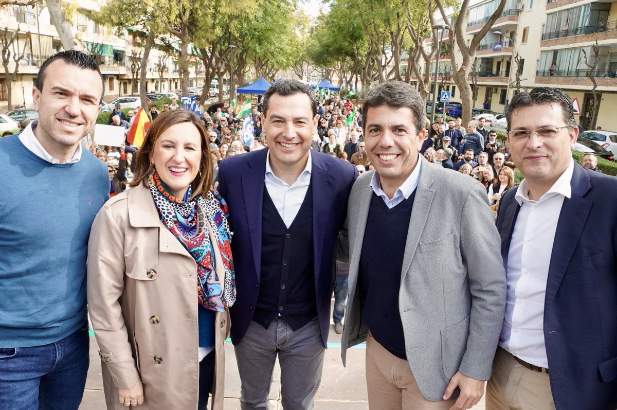 Vicente_Mompo_'s tweet photo. Hui hem celebrat en Alfafar el Dia d'Andalusia en el president de la Junta d'Andalusia 🟢, @JuanMa_Moreno. Un president que ha portat a Andalusia el canvi, com farà @CarlosMazon40 a la Comunitat Valenciana 🔜🔵 https://t.co/iBUqOHTD8O