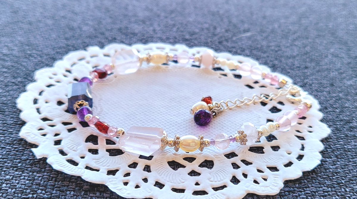 blog.naver.com/haje16/2230203…

[원석팔찌 - 커플 캐릭터 웨딩 컨셉 팔찌(C타입)]

ㅎ님의 주문으로 제작되었습니다. 감사합니다:)