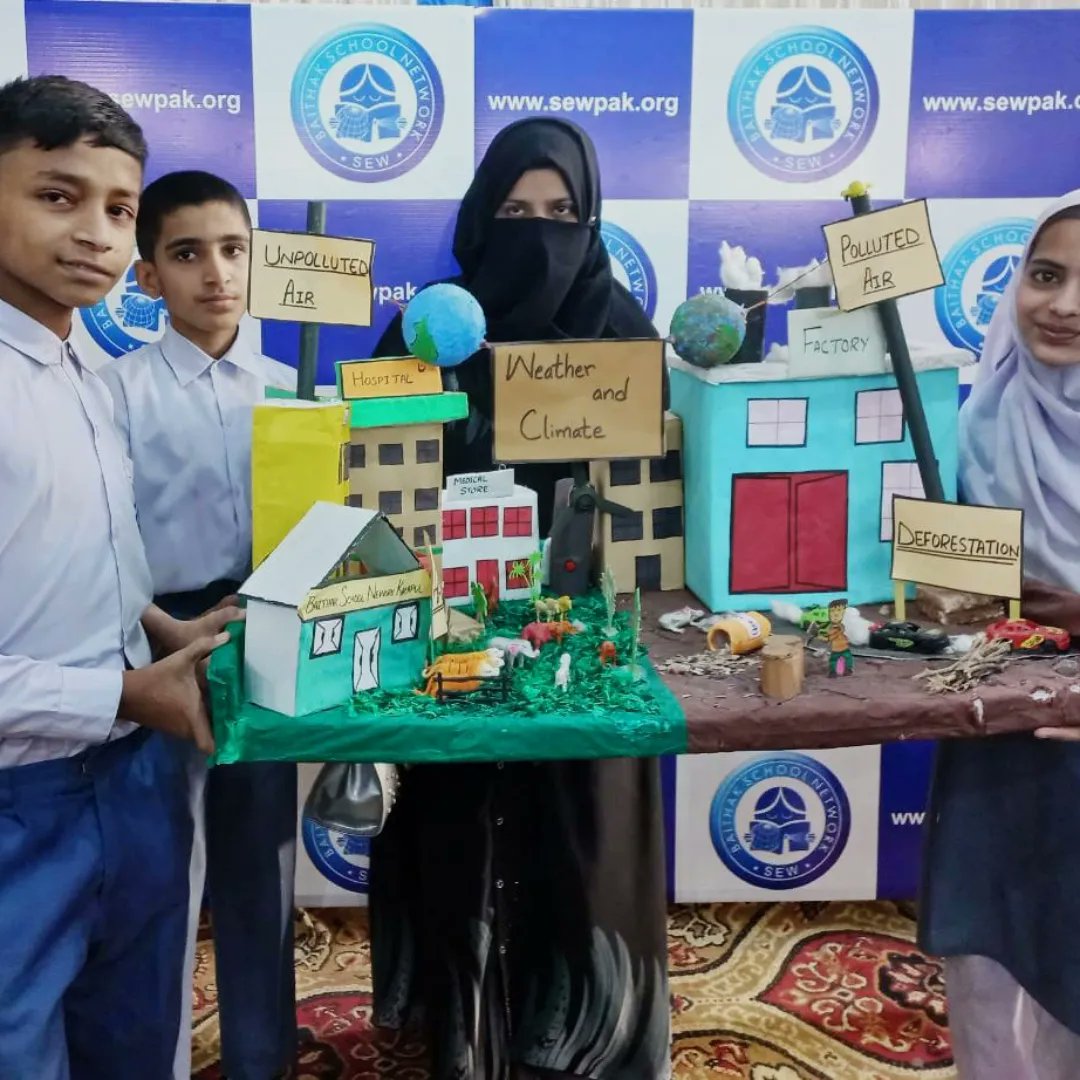 BaithakSchools's tweet image. بیٹھک اسکول نیٹ ورک کے مختلف کلسٹرز میں کل پاکستان سطح پر سائنسی نمائش کا آغاز.
کلسٹر جنوبی اور لیاری کے ہونہار طالب علموں نے مختلف موضوعات پر سائنسی پروجیکٹ بنائے اور ان کو منفرد انداز میں پیش کیا.
#ScienceExhibition
#scienceproject
#BaithakSchoolNetwork
#SupportBaithakSchools