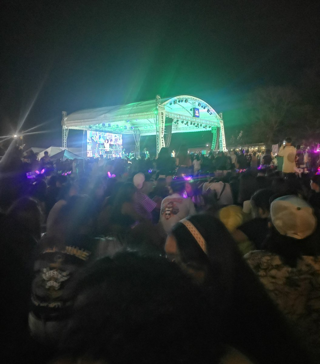 LagunaBaeAlter's tweet photo. Ang daming tao!!! Sobrang saya! Busog na busog ako sa mga bagets! 🤣😅🥰 Habol pa maaga pa! #UPFebFair #UPLBFebFair2023 https://t.co/nrQolUtNRu