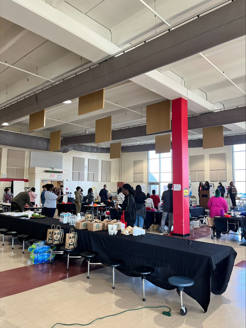 We are so excited to be at the Winter Symposium at Mallard Creek High School!

¡Estamos muy contentos de estar en el Simposio de Invierno en Mallard Creek High School!