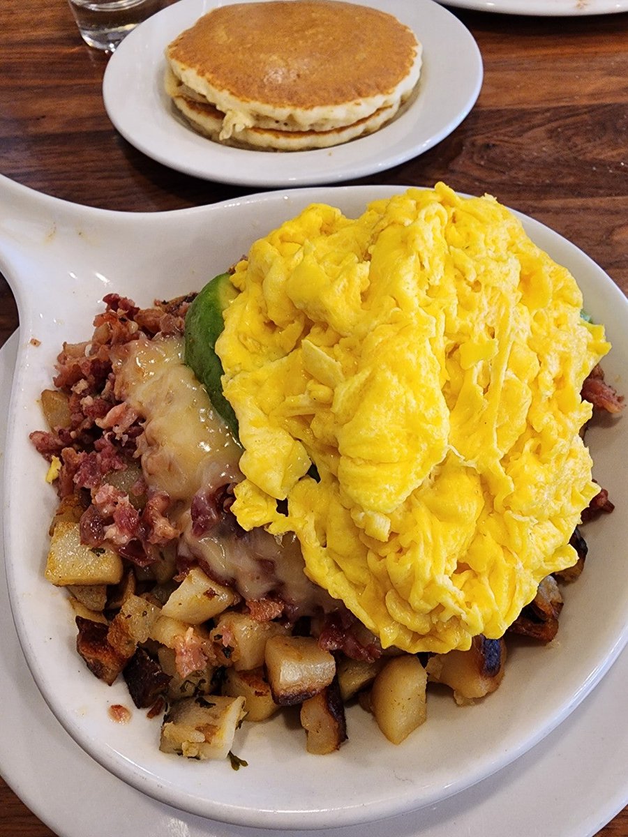 dcDesignSuite's tweet image. Bavacado Skillet (@ Brunch Cafe-Niles in Niles, IL) swarmapp.com/c/bxtp9cn5ezO