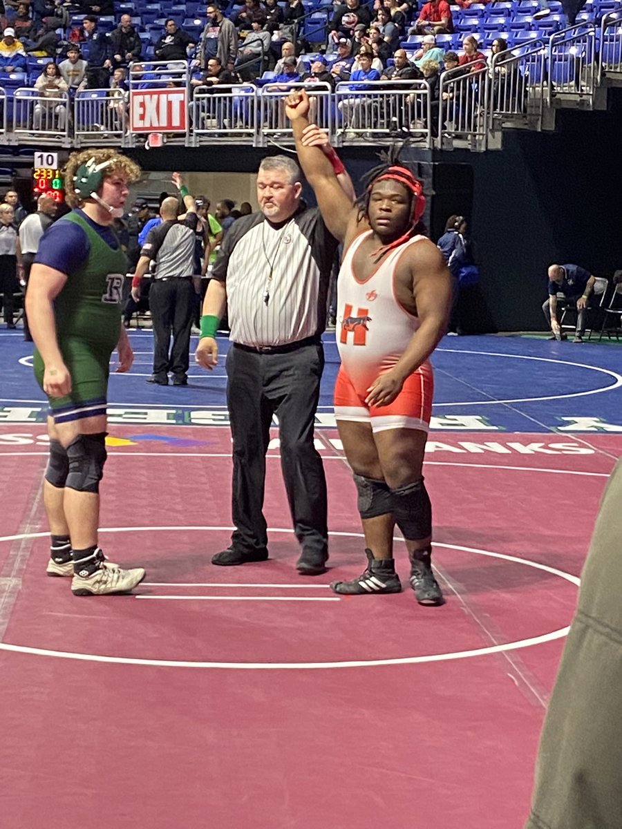 DUB! ❤️💪🏽 <a href="/dallasschools/">Dallas ISD</a> <a href="/DISDespanol/">DallasISD_español</a> @hs_hillcrest