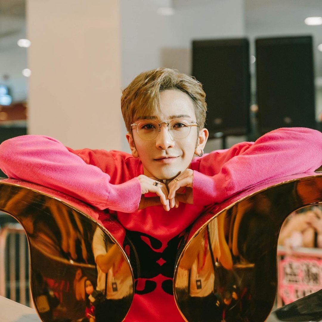 ansonlo_intlfc's tweet photo. 👱🏻♂️18.02.23 Instagram Update👶🏻
💬🖼️
Love is you
I love you all👱🏻♂️♥️👶🏻
#MyReflection
#ALLOVER
#OurFirstDate
🔗 https://t.co/kpH7CsROkZ
•
#ALLOVER #盧瀚霆 #AnsonLo #mirrorweare
👶🏻♥️👱🏻♂️ https://t.co/q4VE1BxXS3