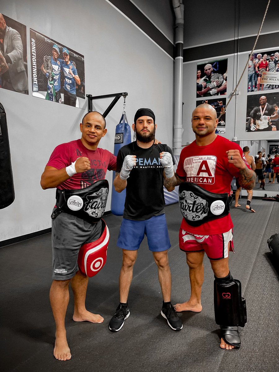 Putting in that work with the OGs 👊🏻👊🏻

#mma #muaythai #boxing #beastmode #champion #kickboxing #grappling #fitness #fitnessmotivation #fitnessaddict #americantopteam #photooftheday #life #picoftheday #abs #florida #floridalife #likeforlikes #bjj #bjjlifestyle #brazilianjiujitsu