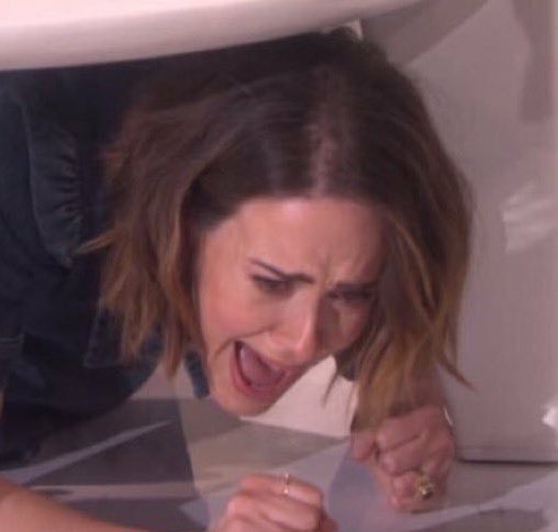 meu deus eu não aguento mais o twitter me entregando os mesmos tweets o tempo inteiro estou ao ponto de sair gritando de ódio