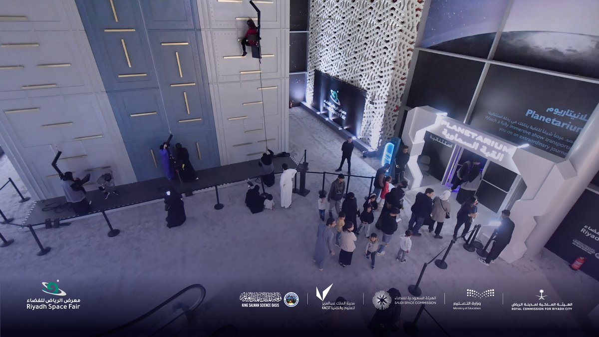 RiyadhSpaceFair's tweet photo. المتعة كبيرة والتجارب كثيرة ✨! 
إقلاع وهبوط وسفر بين النجوم وزيارات للكواكب! عش التجربة في الأيام الأخيرة من #معرض_الرياض_للفضاء

#الفضاء_عندك https://t.co/7S0KVPQARM