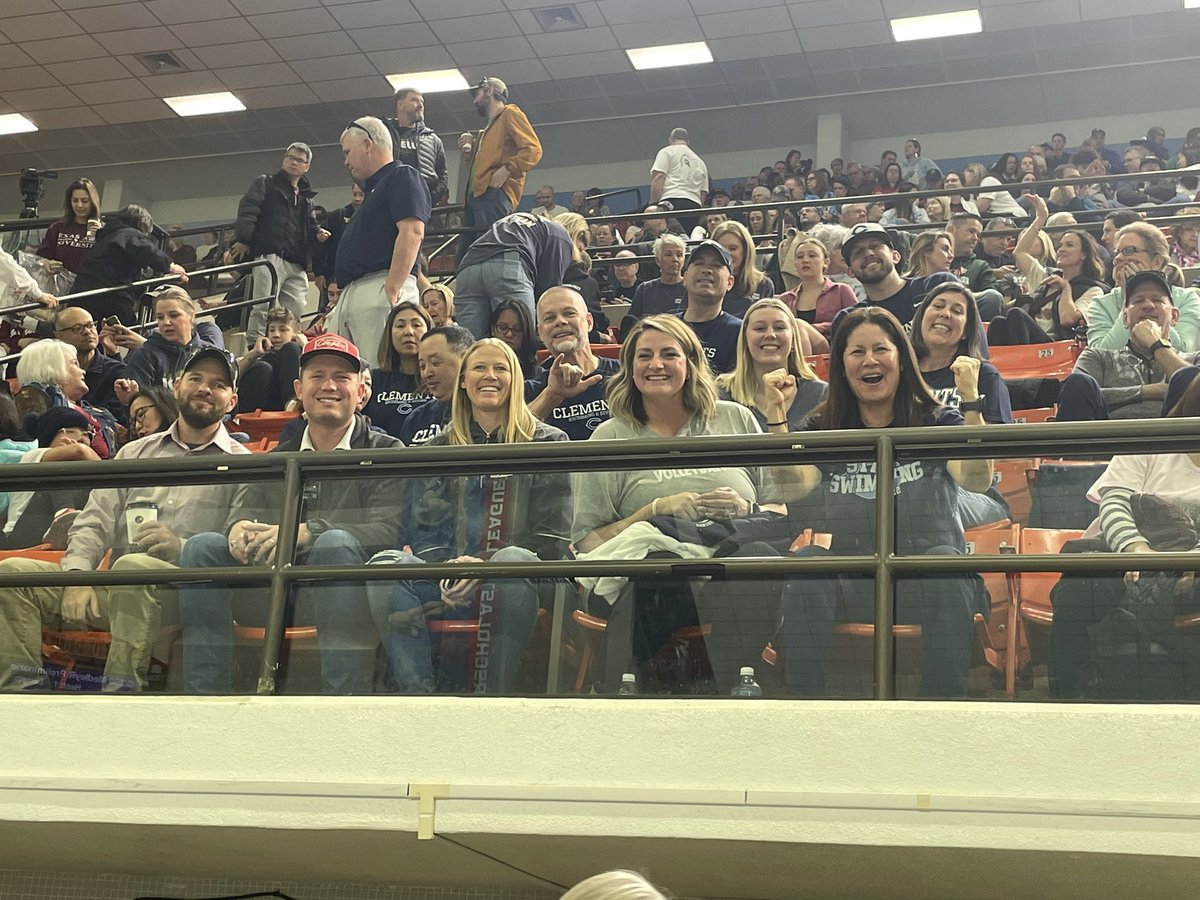 CHighFB's tweet photo. The Ranger family is up and ready to support @ClementsSwimmi1 at #UILState Swim! Bout to set the pool on 🔥🔥🔥🔥🔥🔥🔥‼️#PodiumPerformance #RangerPride #LetsRide #HWPO https://t.co/yoom5ehE1o