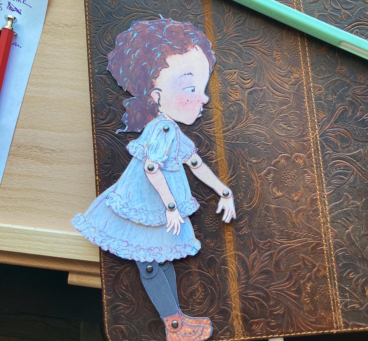 asterplume's tweet photo. My darling sweet Sonnet is so contemplative. And then when I find her goofing around off set she is so much cooler than I could ever be. Swipe to see her sneaking in a game of cornhole when I was busy readying the next scene. #moviestars #stopmotionpuppet https://t.co/d5RowNwUK7