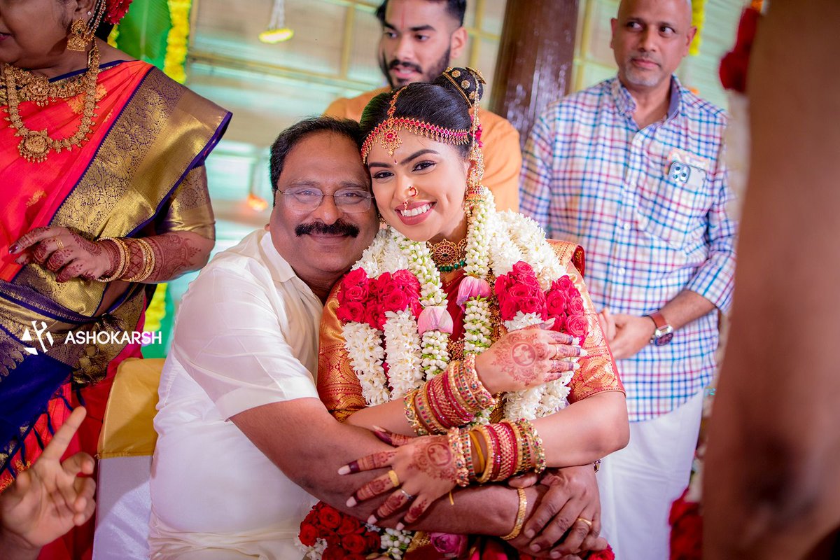 Ashokarsh's tweet photo. Stick to the #basics, hold on to your #family and #friends โ they will never go out of #fashion
For more details: https://t.co/m4YQZ3jjiZ
#ashokarsh #southindianweddings #weddingphotography #weddingsofindia https://t.co/rvo7q5Gi1N