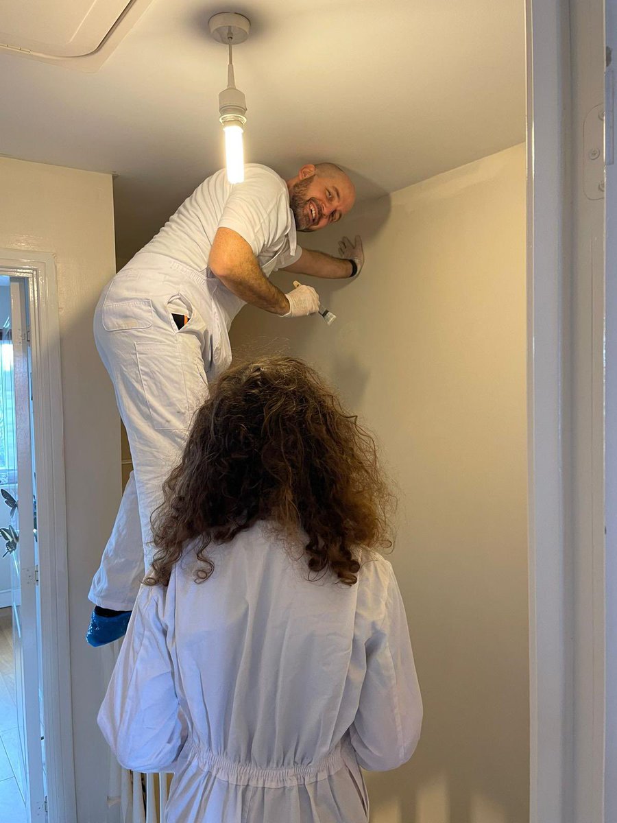 SShaljean's tweet image. Team LND were out today assisting a local resident with a tricky paint job on her landing and stairwell. Big thanks to our mentors and LND boys, for doing, a really professional job, all at no cost to the recipient. 😊
#communityvolunteering #malerolemodels #lifeskills @essexvvu