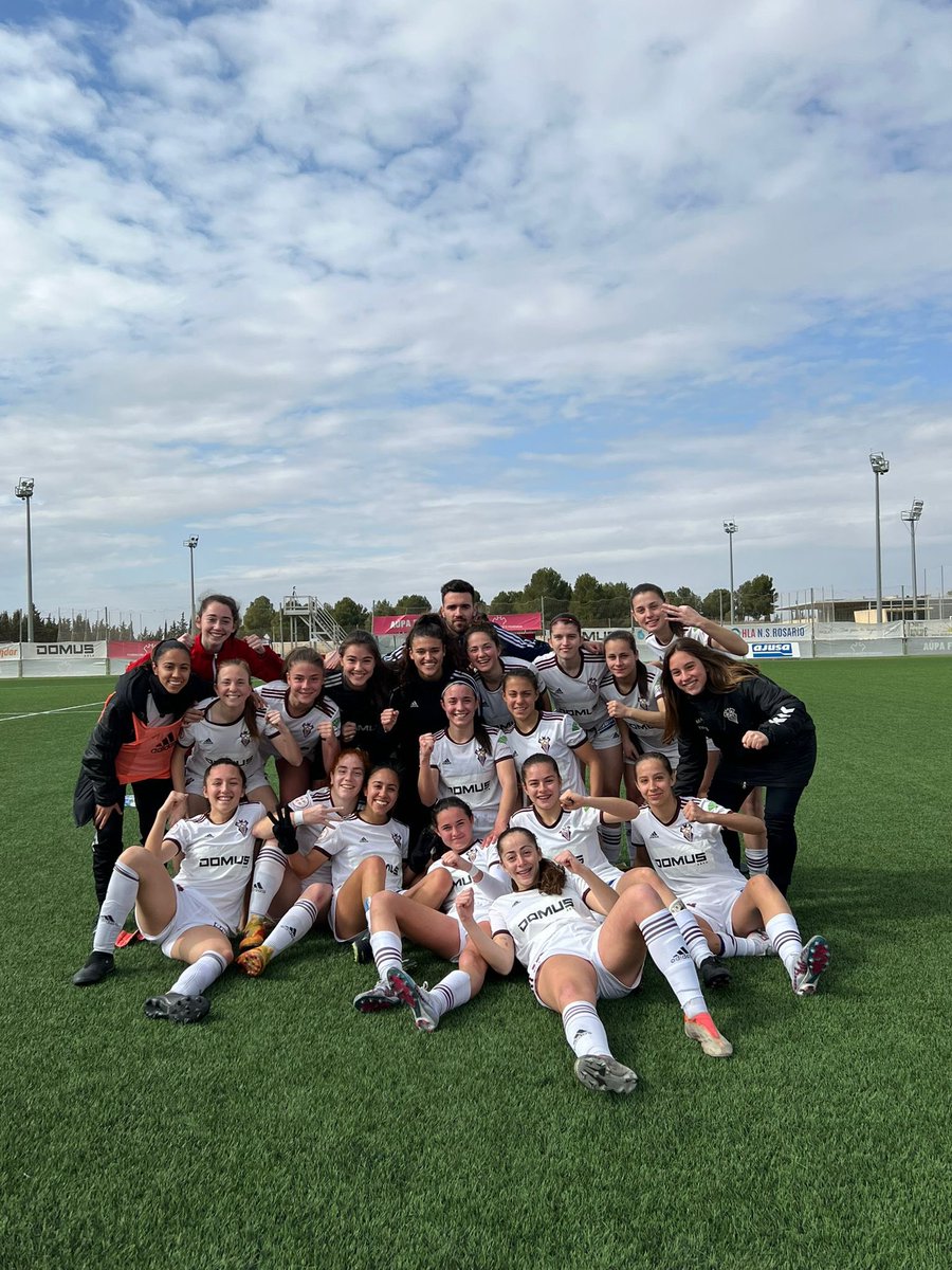 Nuestro filial suma ➕3️⃣
El Funda B se impone en casa por 2-1 con goles de Irene G y Ángela Martínez ⚽️⚽️ 

Nuestra jugadora <a href="/angelamrls7/">Ángela Cobos</a> _ ha vuelto a jugar tras su lesión del brazo 💪🏼🔥 #VamosFunda