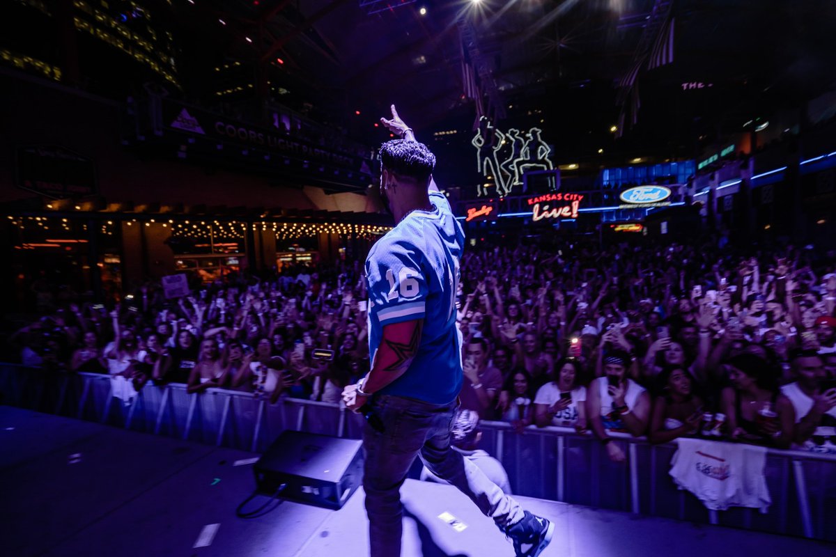 DJPaulyD's tweet photo. New York Meet Me @MarqueeNY TONIGHT!!!! 🎥🎥🎥🎥🎥 https://t.co/NDNDUQNmYg