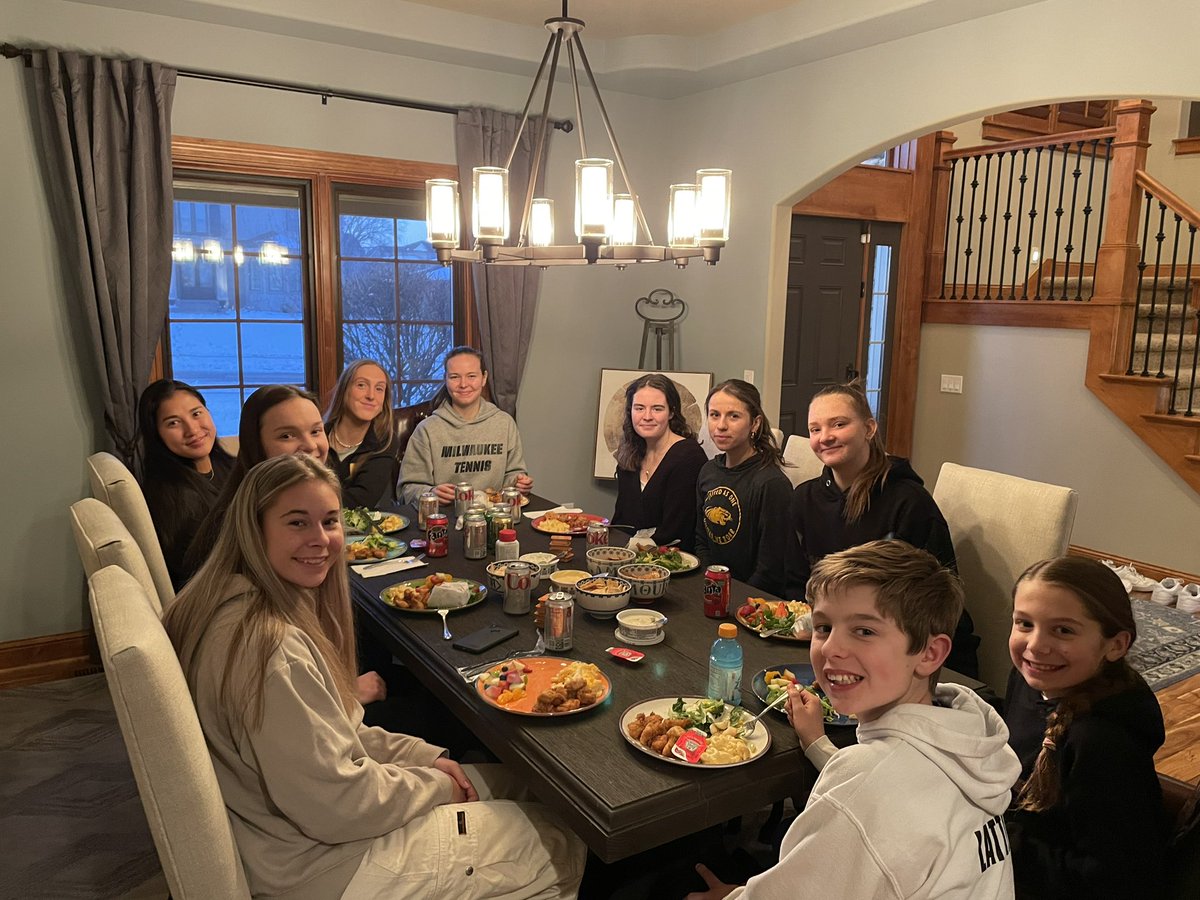 CoachRyanKucera's tweet photo. Such a great evening with @JDL2323 and family! Thank you so much for being such a generous host and putting together a special bonding experience for our team https://t.co/Vy5RMnbYdF