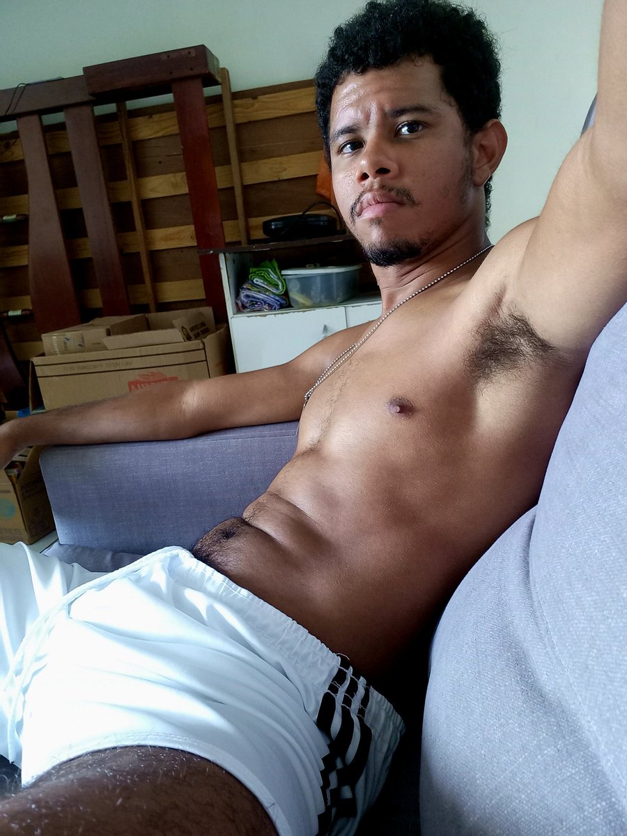 walker_kleo's tweet photo. Carnaval vai ser em casa mesmo #HitLGBTQ https://t.co/Jy2z4bLMJY