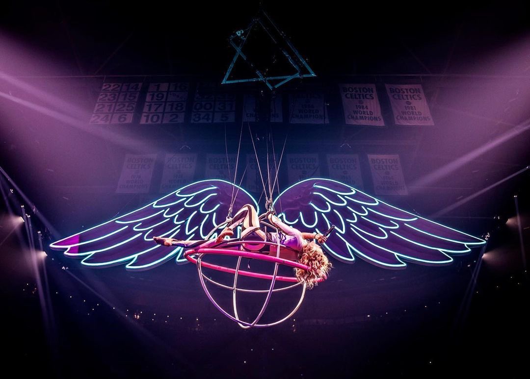 Awesome packed house last night in BOSTON <a href="/tdgarden/">TD Garden</a> !!! You guys brought that fiery Friday night energy! Thanks for the 💗!!!!! 📸: <a href="/JeffJohnsonFilm/">ᴊᴇғғᴊᴏʜɴsᴏɴɪᴍᴀɢᴇs</a>