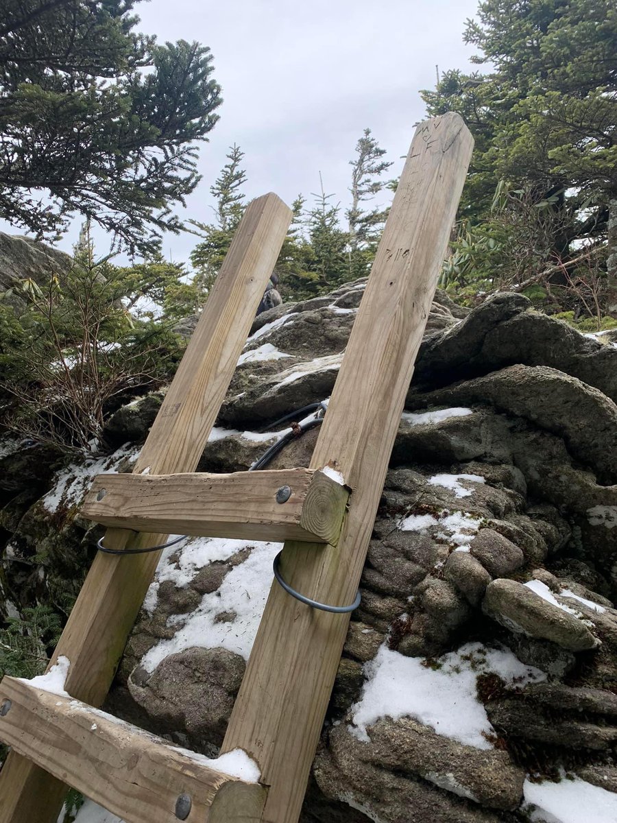 mnc_vanessa's tweet photo. What could go wrong?!? 🙄#SaturdayMorning #SaturdayVibes #icyhike https://t.co/pR7O4P179r