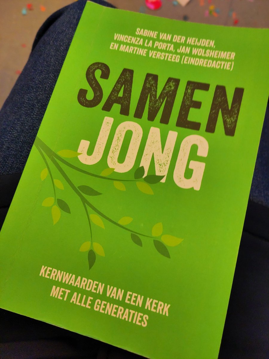 Vandaag een kerkenraadsdag begeleid waarbij het boek Samen jong als inspiratiebron diende. 'Hoopvol', gaf een van de deelnemers na afloop terug. En altijd weer blijkt ruimte voor bezinning en gesprek welkom in de vergaderstructuur. #geestkracht.nu