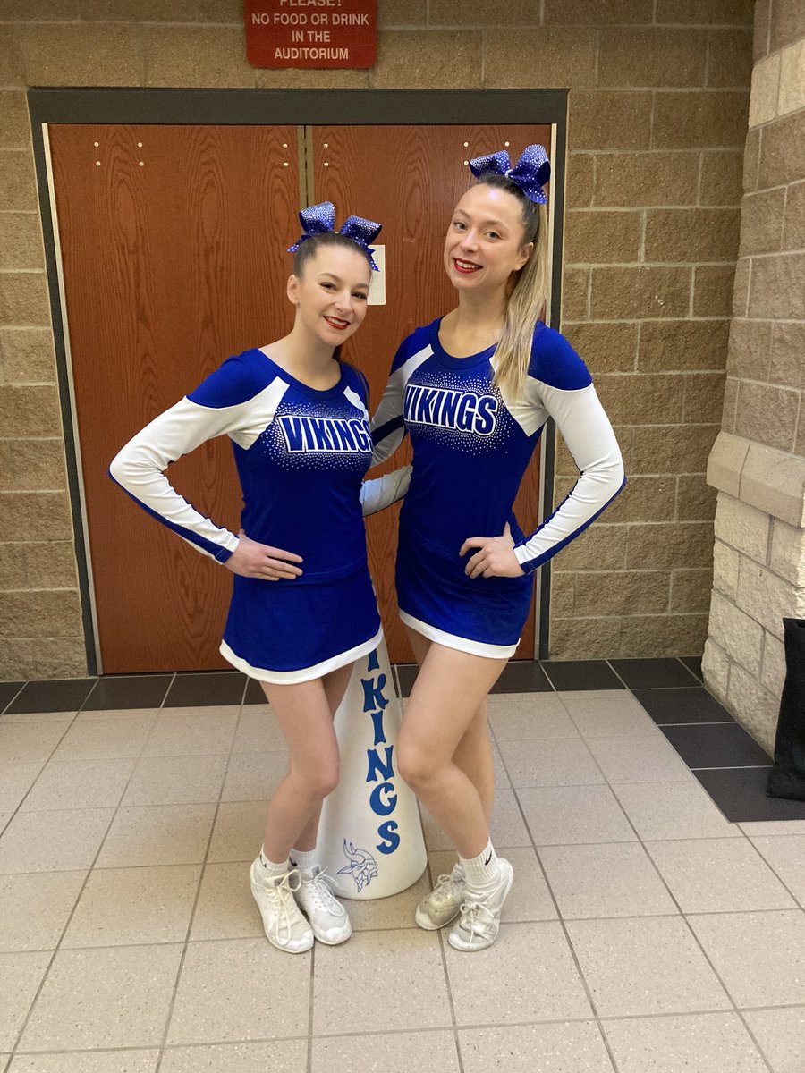 Congratulations on a 5th place finish in the largest division of the day! What an amazing season! Congratulations to our Seniors. We love you 💙