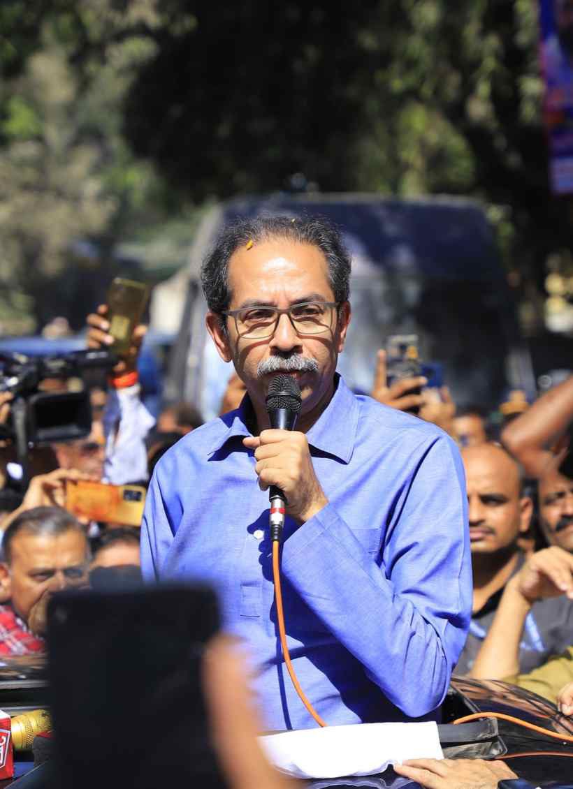 ExpressImages's tweet photo. #InPics | Shinde faction wins Shiv Sena party name, symbol; Uddhav camp protests

#ShivSenaCrisis @OfficeofUT #ShivSenaSymbol 

https://t.co/TmpUTA2m2I

#ExpressPhoto https://t.co/Nkai1GKnsc